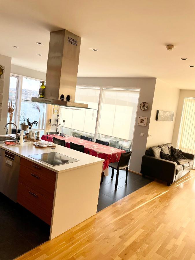 Stylish And Relaxing Two Bedroom Appartment, View Over Harbour Hafnarfjordur Exterior photo